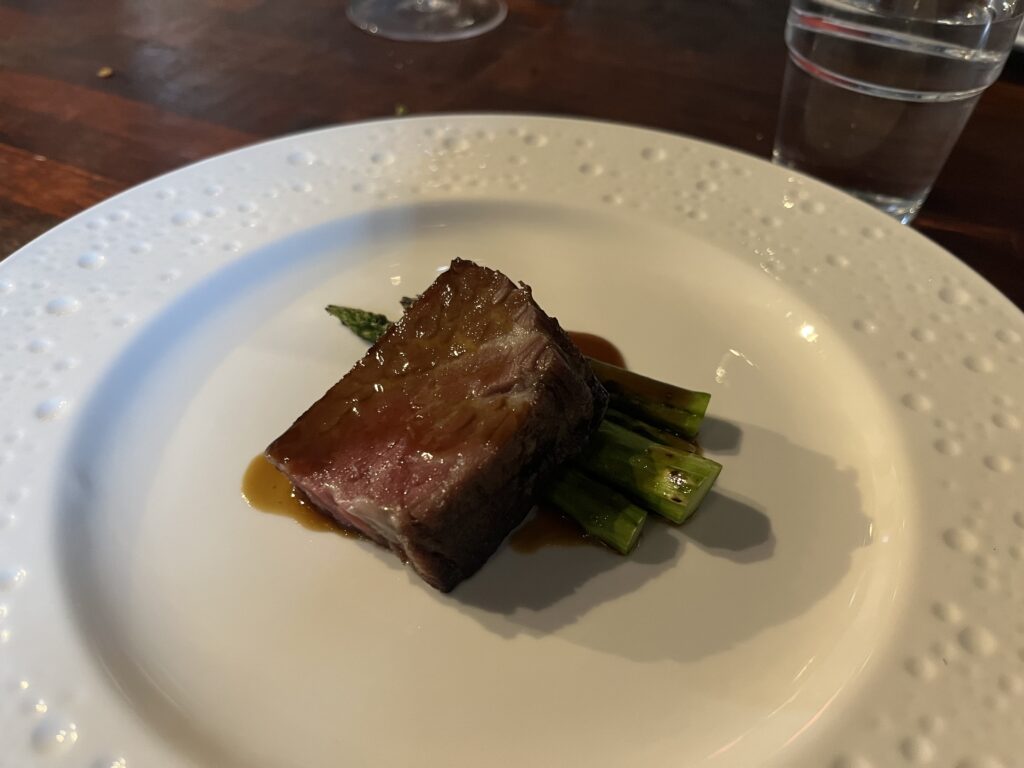 다이닝펍 윤익의 스테이크
72시간종안 말리서 만든 훈제맛나는 스테이크