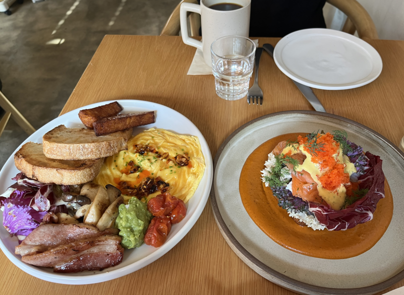 클로벨리 대표메뉴인 콘베니와 오지 빅브레키