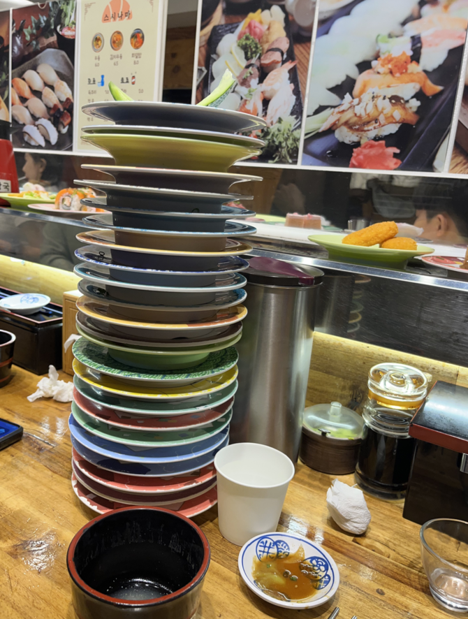 스시나마 초밥집의 먹은 접시들