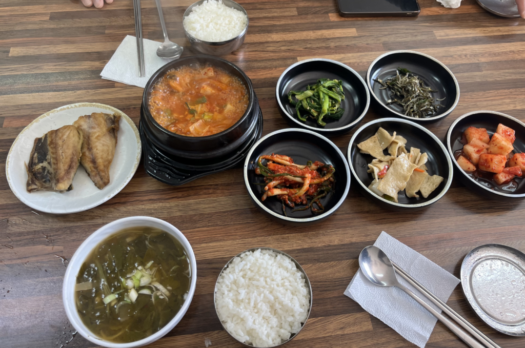 고바우식당 한상차림